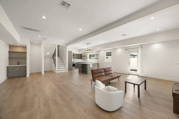 Coliving in Valley Village - San Fernando Valley, Los Angeles