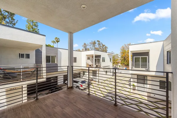 Coliving in Valley Village - San Fernando Valley, Los Angeles