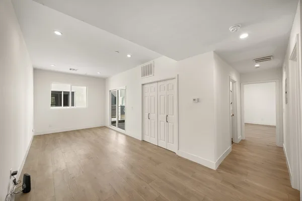 Coliving in Valley Village - San Fernando Valley, Los Angeles