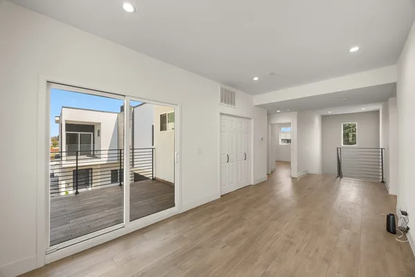 Coliving in Valley Village - San Fernando Valley, Los Angeles