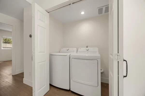 Coliving in Valley Village - San Fernando Valley, Los Angeles