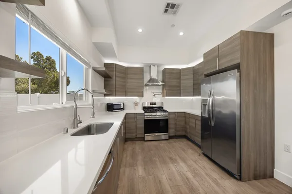 Coliving in Valley Village - San Fernando Valley, Los Angeles