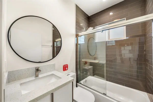 Coliving in Valley Village - San Fernando Valley, Los Angeles