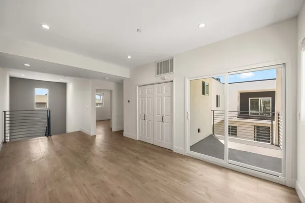 Coliving in Valley Village - San Fernando Valley, Los Angeles