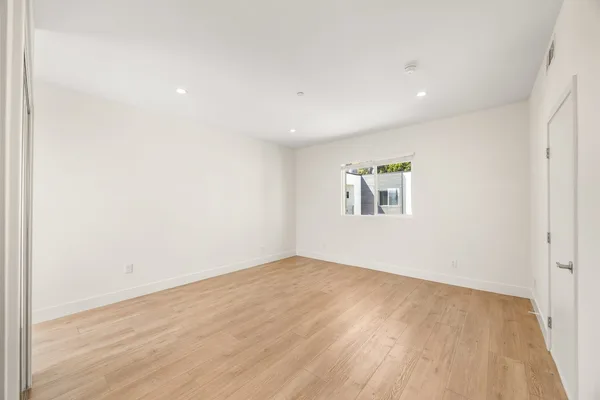 Coliving in Valley Village - San Fernando Valley, Los Angeles