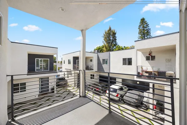 Coliving in Valley Village - San Fernando Valley, Los Angeles