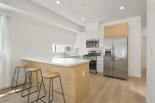 Coliving in Valley Village - San Fernando Valley, Los Angeles