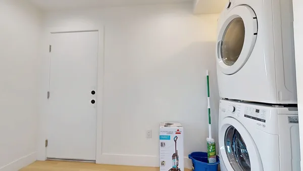 Coliving in Valley Village - San Fernando Valley, Los Angeles