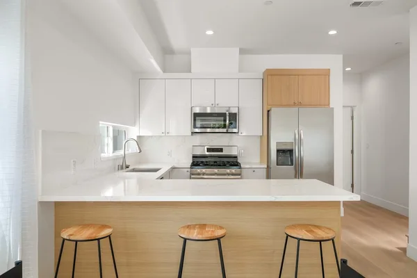 Coliving in Valley Village - San Fernando Valley, Los Angeles