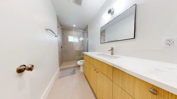 Coliving in Valley Village - San Fernando Valley, Los Angeles