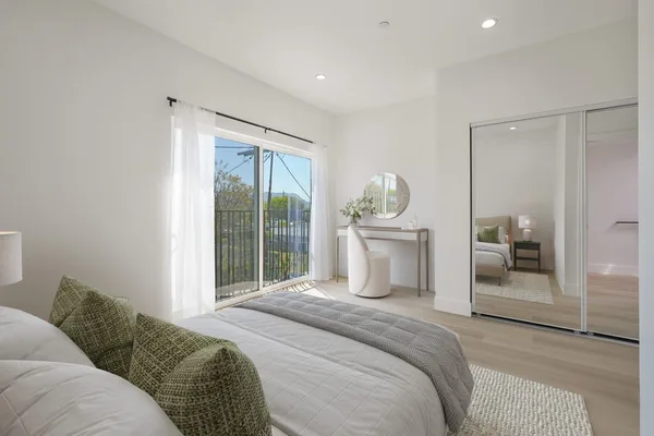 Coliving in Valley Village - San Fernando Valley, Los Angeles