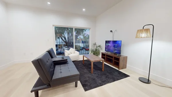 Coliving in Valley Village - San Fernando Valley, Los Angeles