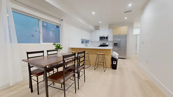 Coliving in Valley Village - San Fernando Valley, Los Angeles