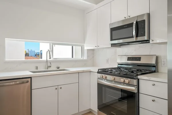 Coliving in Valley Village - San Fernando Valley, Los Angeles