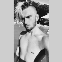 Looking for a roommate in Central Los Angeles, Orange County, The Verdugos, Southeast, San Fernando Valley, The Harbor, Westside / South Bay - Los Angeles