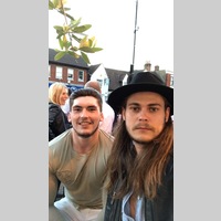 Looking for a roommate in Central Los Angeles, The Verdugos, San Fernando Valley, Westside / South Bay - Los Angeles