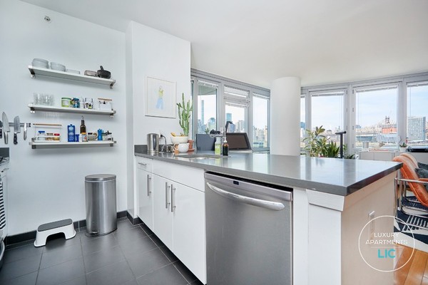 2 bedrooms apartment for rent in LIC - Queens, New York