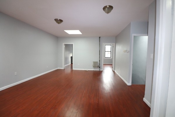 3 bedrooms apartment for rent in Gravesend / Bath Beach - Brooklyn, New York