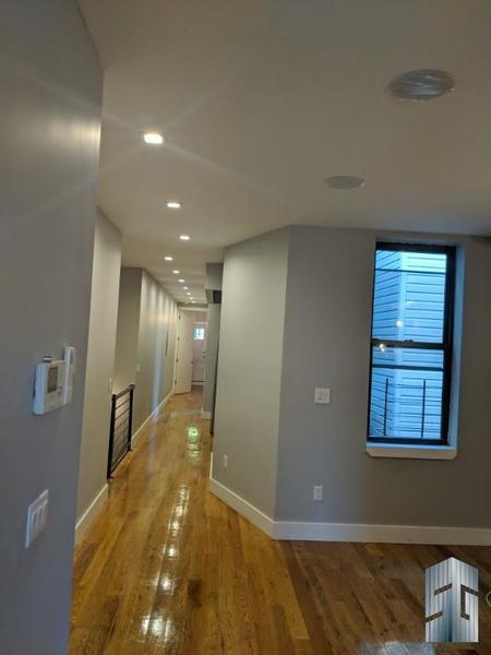 4 bedrooms apartment for rent in Ridgewood - Queens, New York