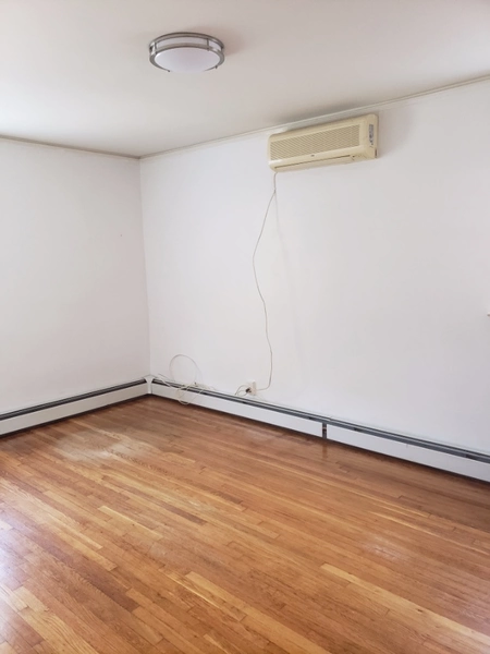 5 bedrooms apartment for rent in Fresh Meadows - Queens, New York