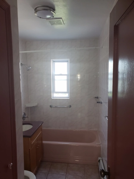 5 bedrooms apartment for rent in Fresh Meadows - Queens, New York