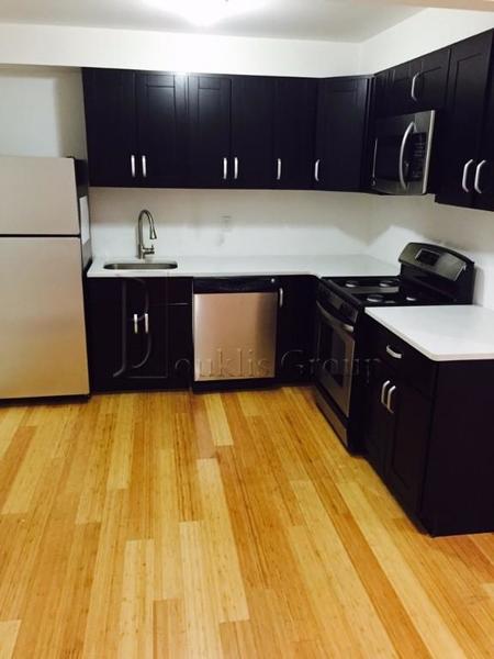 3 bedrooms apartment for rent in Astoria - Queens, New York