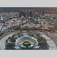 Looking for a roommate in San Fernando Valley, Westside / South Bay - Los Angeles