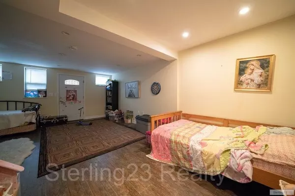 3 bedrooms apartment for rent in Astoria - Queens, New York