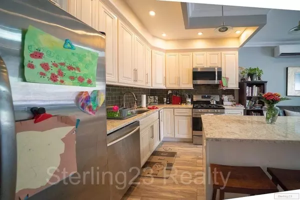 3 bedrooms apartment for rent in Astoria - Queens, New York