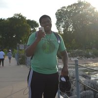 Looking for a roommate in Far North Side - Chicago