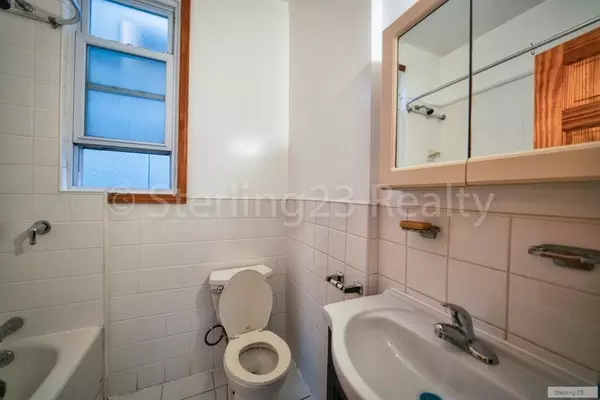 5 bedrooms apartment for rent in Astoria - Queens, New York