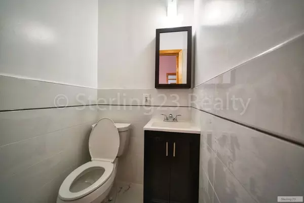 5 bedrooms apartment for rent in Astoria - Queens, New York