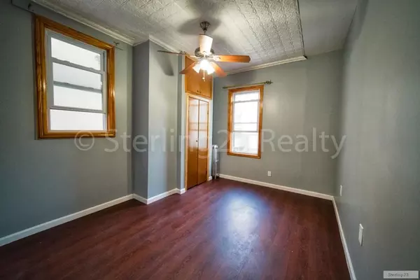 5 bedrooms apartment for rent in Astoria - Queens, New York