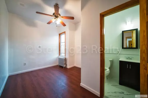 5 bedrooms apartment for rent in Astoria - Queens, New York