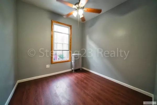 5 bedrooms apartment for rent in Astoria - Queens, New York