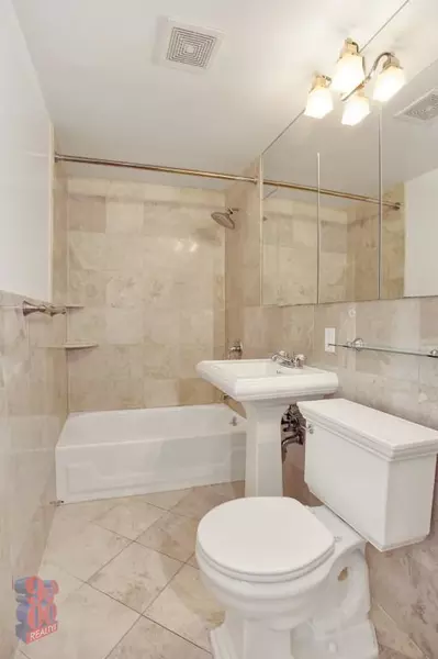 4 bedrooms apartment for rent in Midtown West - Manhattan, New York